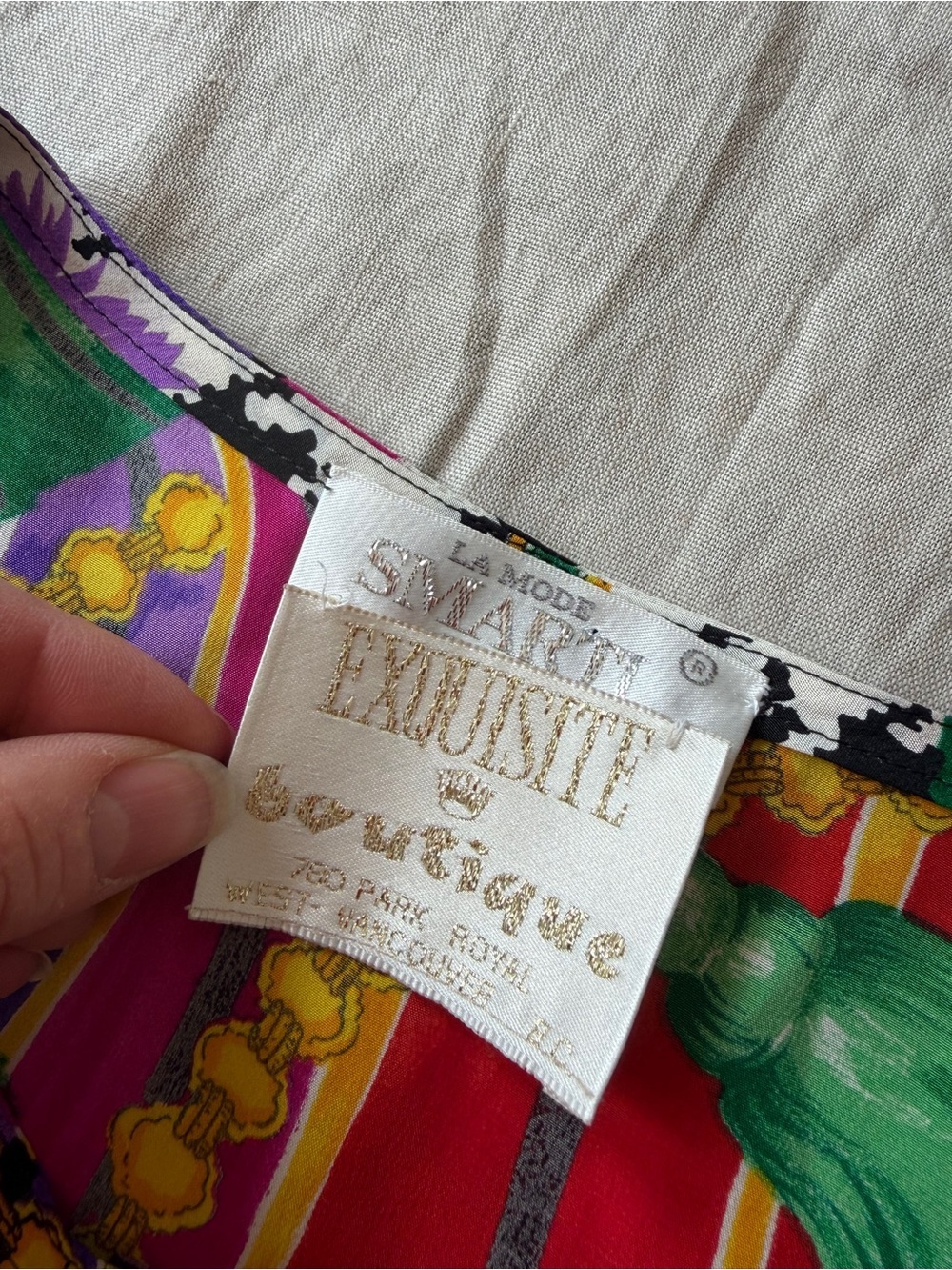 Vintage 100% silk Multicolor Printed sleeveless Top small - Picture 8 of 13
